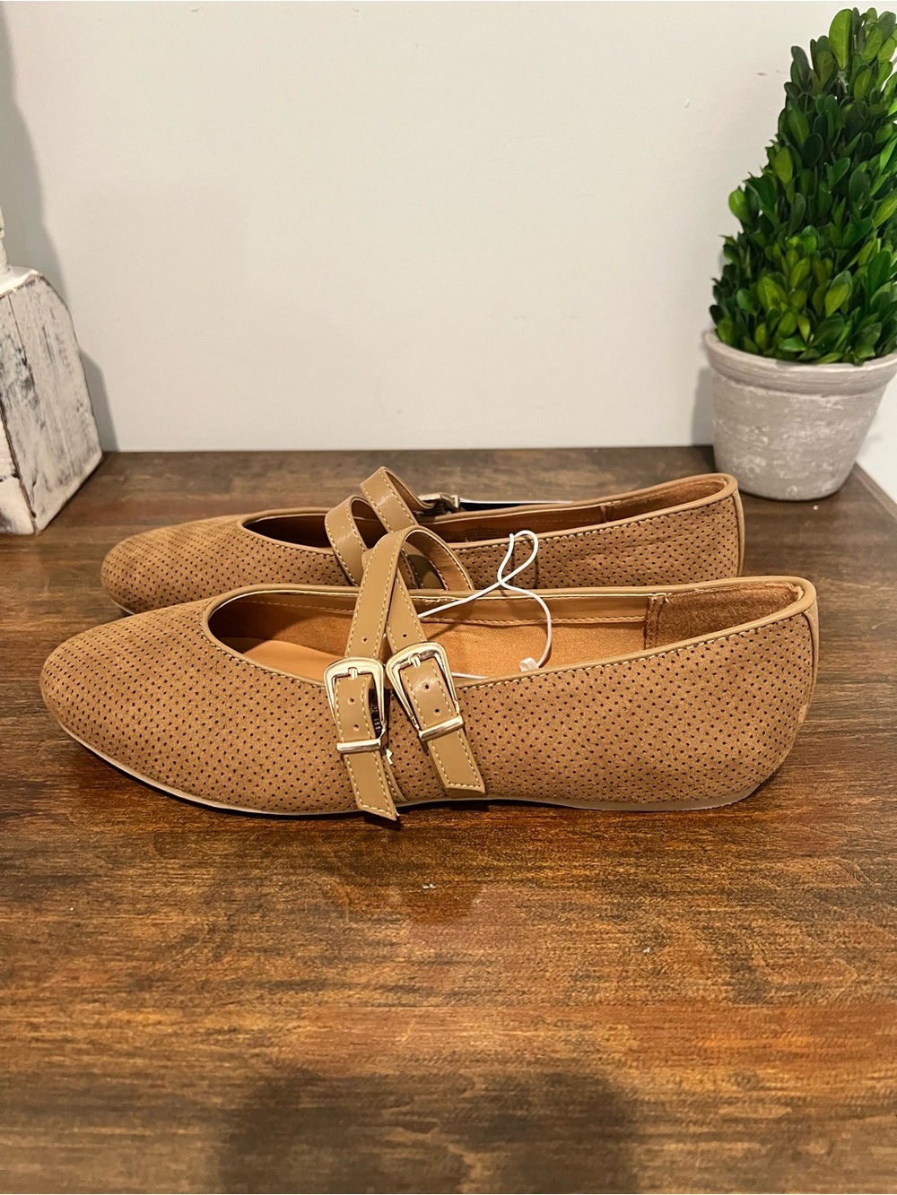 Universal Thread Henrietta Size 8 Taupe Double-Buckle Tan Women's Flats NWT - Picture 1 of 6